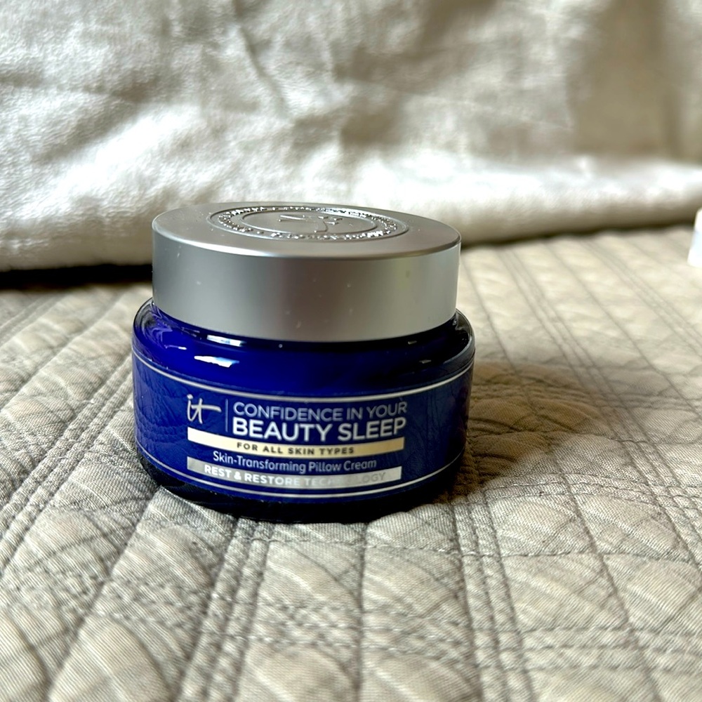 IT Cosmetics Confidence in your Beauty Sleep night moisturizer